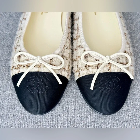 CHANEL 2025K ECRU BEIGE GOLD TWEED BALLET FLATS SIZE 39. New box dust bags - Picture 3 of 16